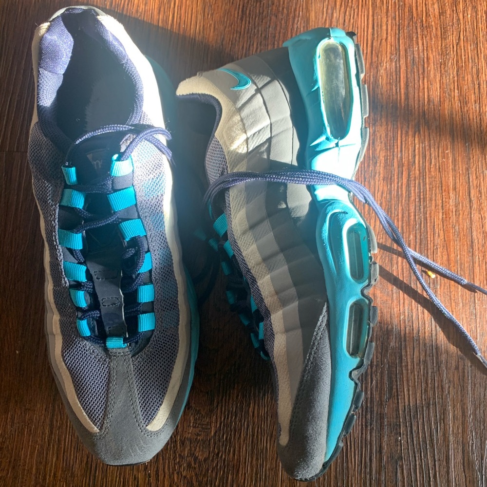 Men’s Nike Tennis Shoes 10.5-US